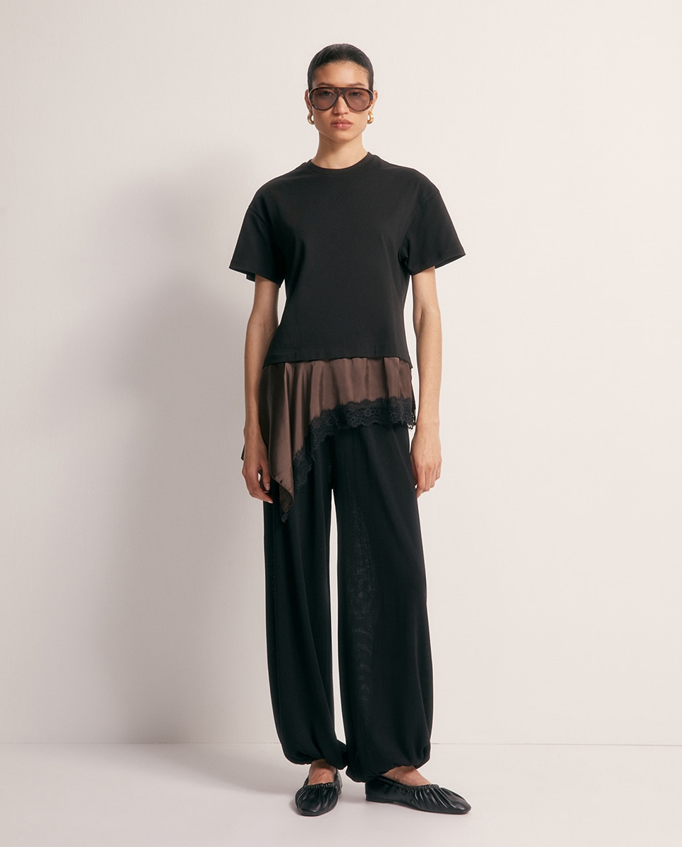 T-shirt com Detalhe de Renda Preto-3