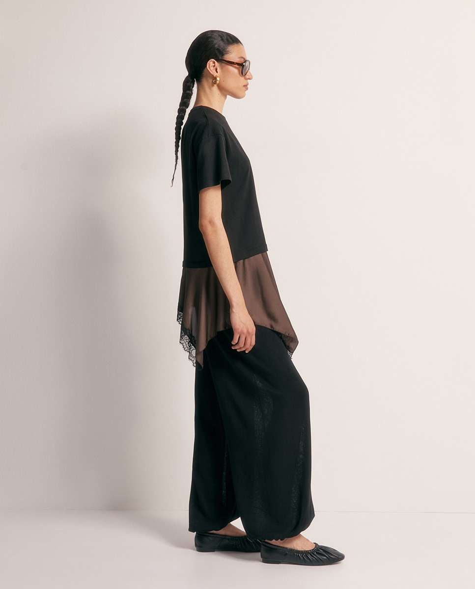 T-shirt com Detalhe de Renda Preto-4