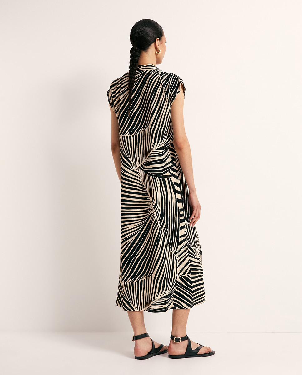 Vestido Tipo Túnica com Textura Preto-4