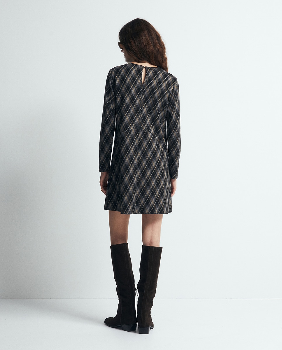Vestido Mini Soft aos Quadrados Preto-4