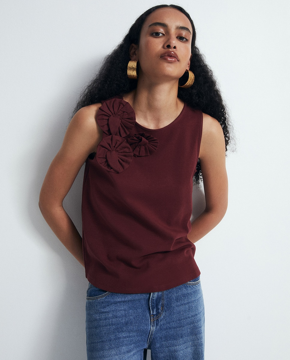 Imagem 0 de T-shirt com Estampado Floral e Detalhe