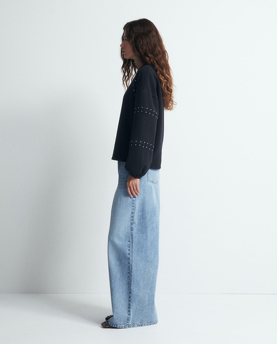Sweatshirt com Tachas Preto-4