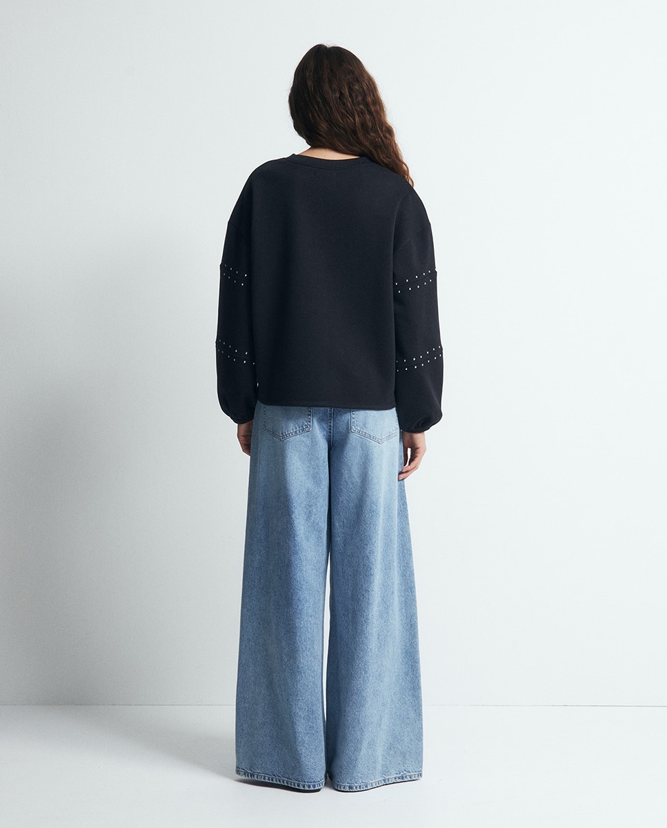 Sweatshirt com Tachas Preto-5