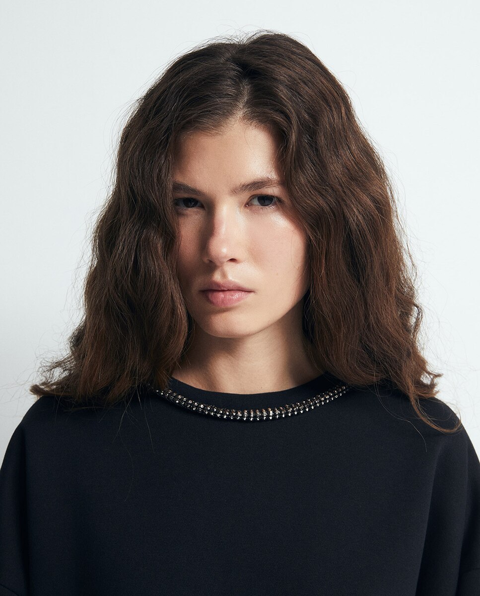 Sweatshirt com Brilhos Preto-3