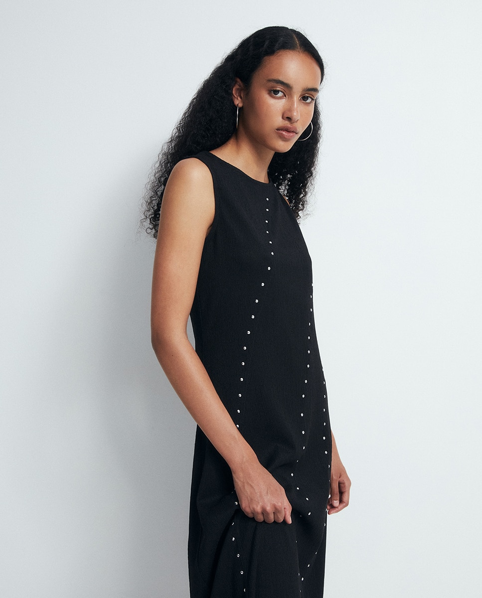 Vestido com Textura e Tachas Preto-2