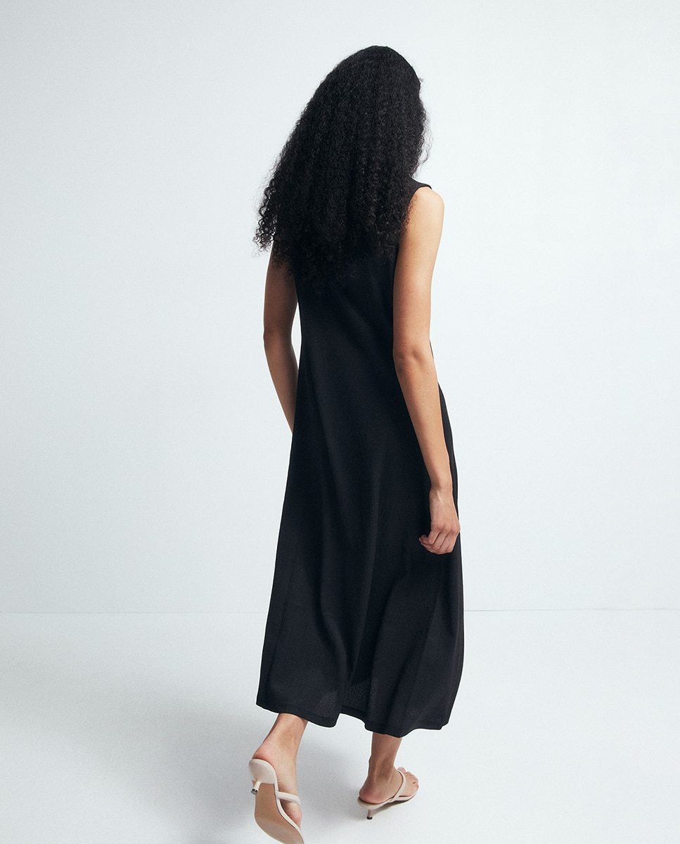 Vestido com Textura e Tachas Preto-4
