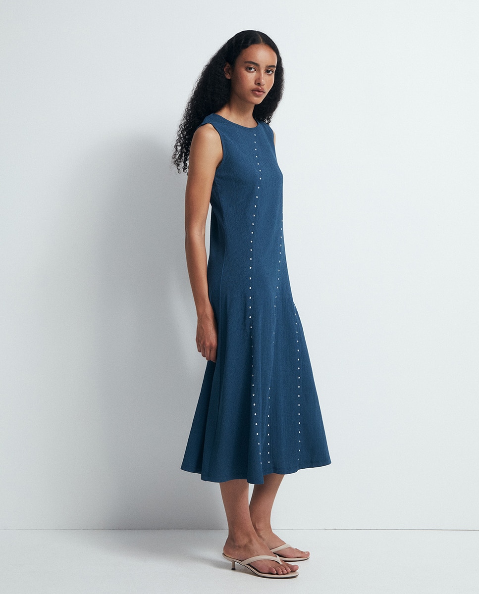 Imagem 0 de Vestido com Textura e Tachas
