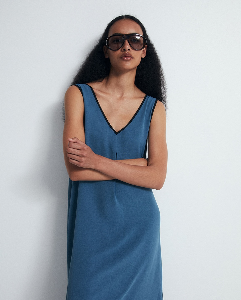Imagem 0 de Vestido com Contrastes