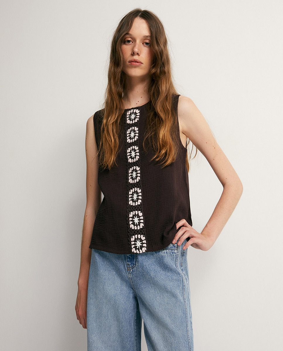 Imagem 0 de T-shirt com Detalhe de Crochet
