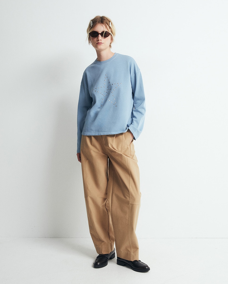 Sweatshirt com Tachas e Lavagem 410 Azul Claro-3