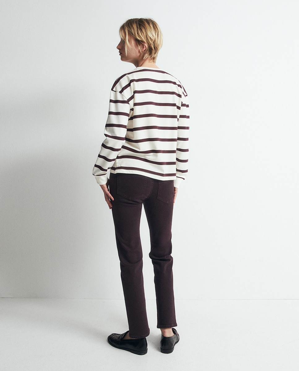 Sweatshirt Básica com Decote Redondo Bordeaux-4
