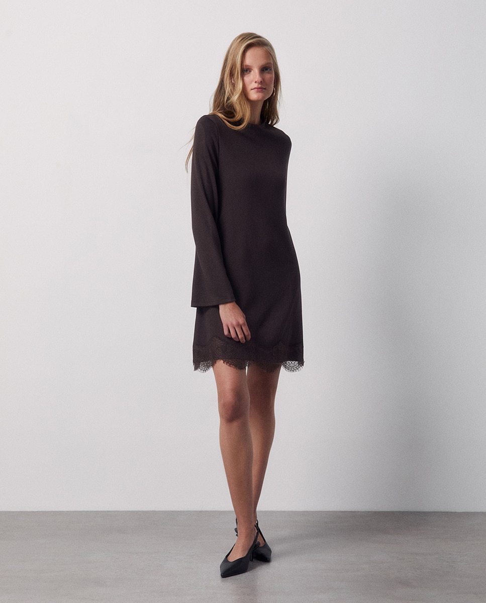 Imagem 0 de Vestido Curto de Renda