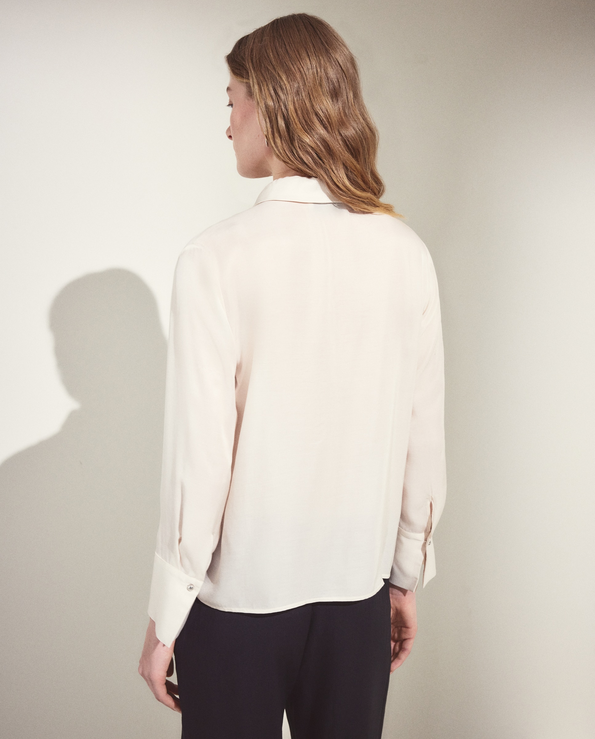Blusa Acetinada com Manga Comprida 120 Cru-3