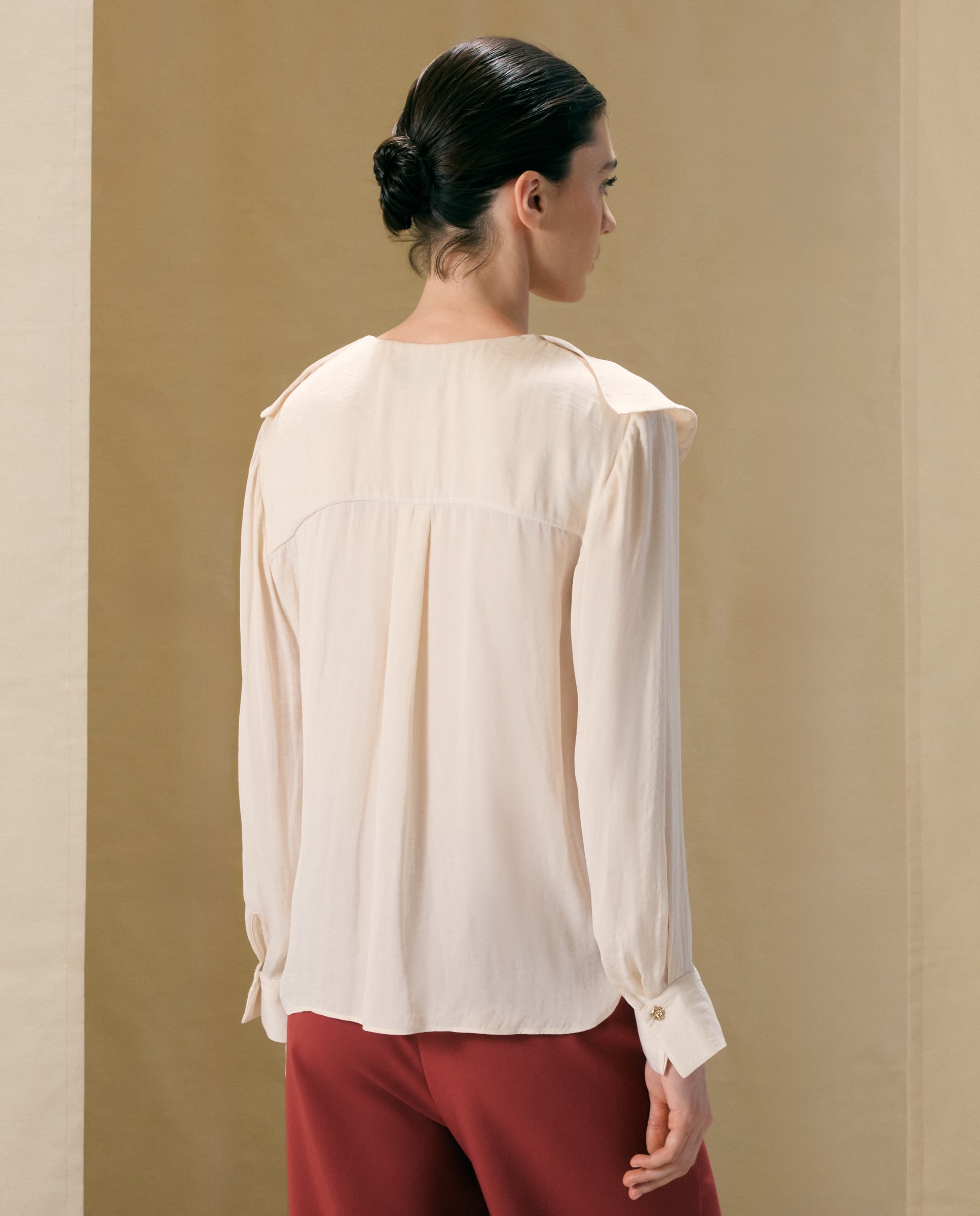 Blusa com Folho à Frente 120 Cru-3