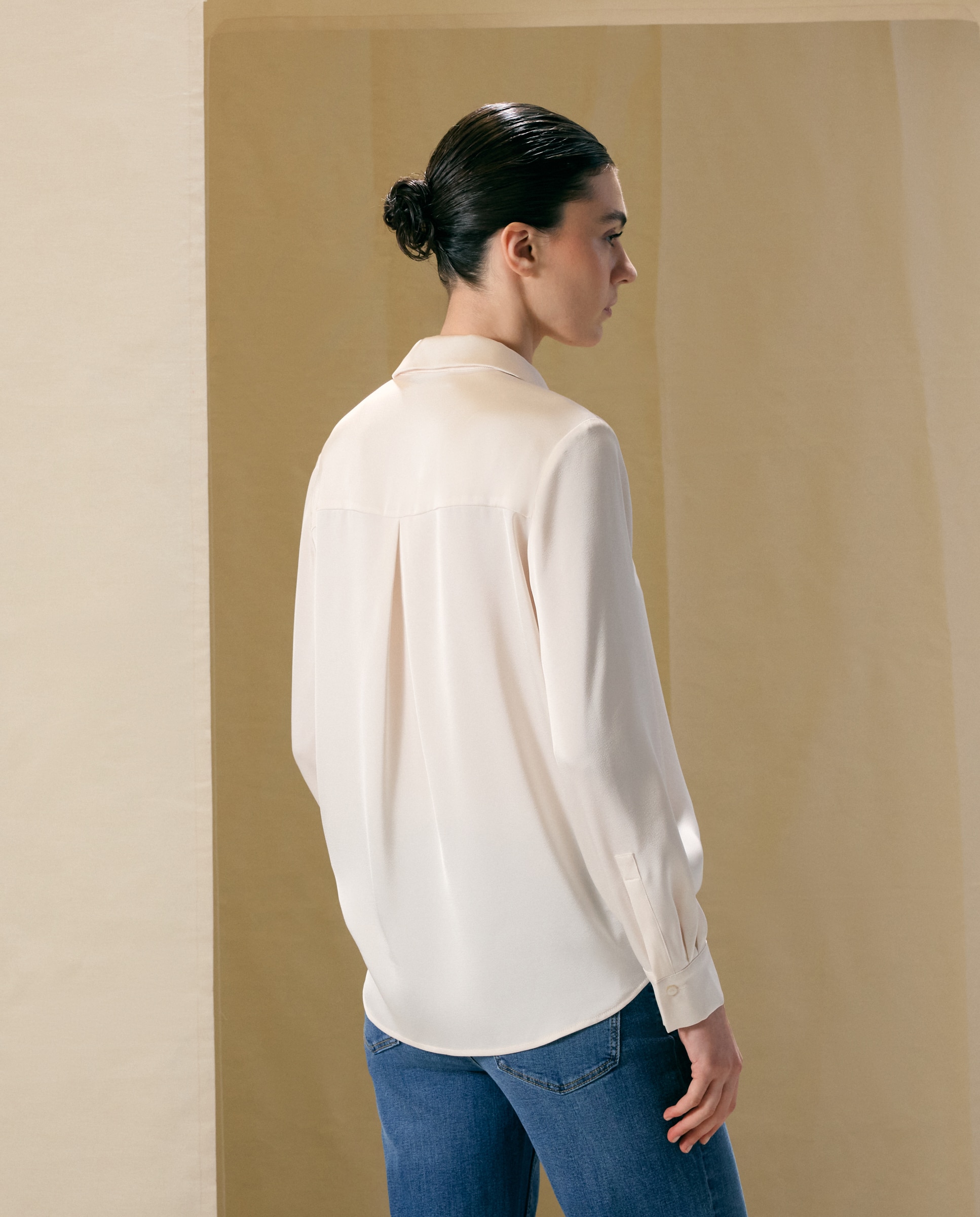 Imagen 3 de Blusa de mujer satinada lisa - Woman El Corte Inglés - 120 Crudo 120 Crudo