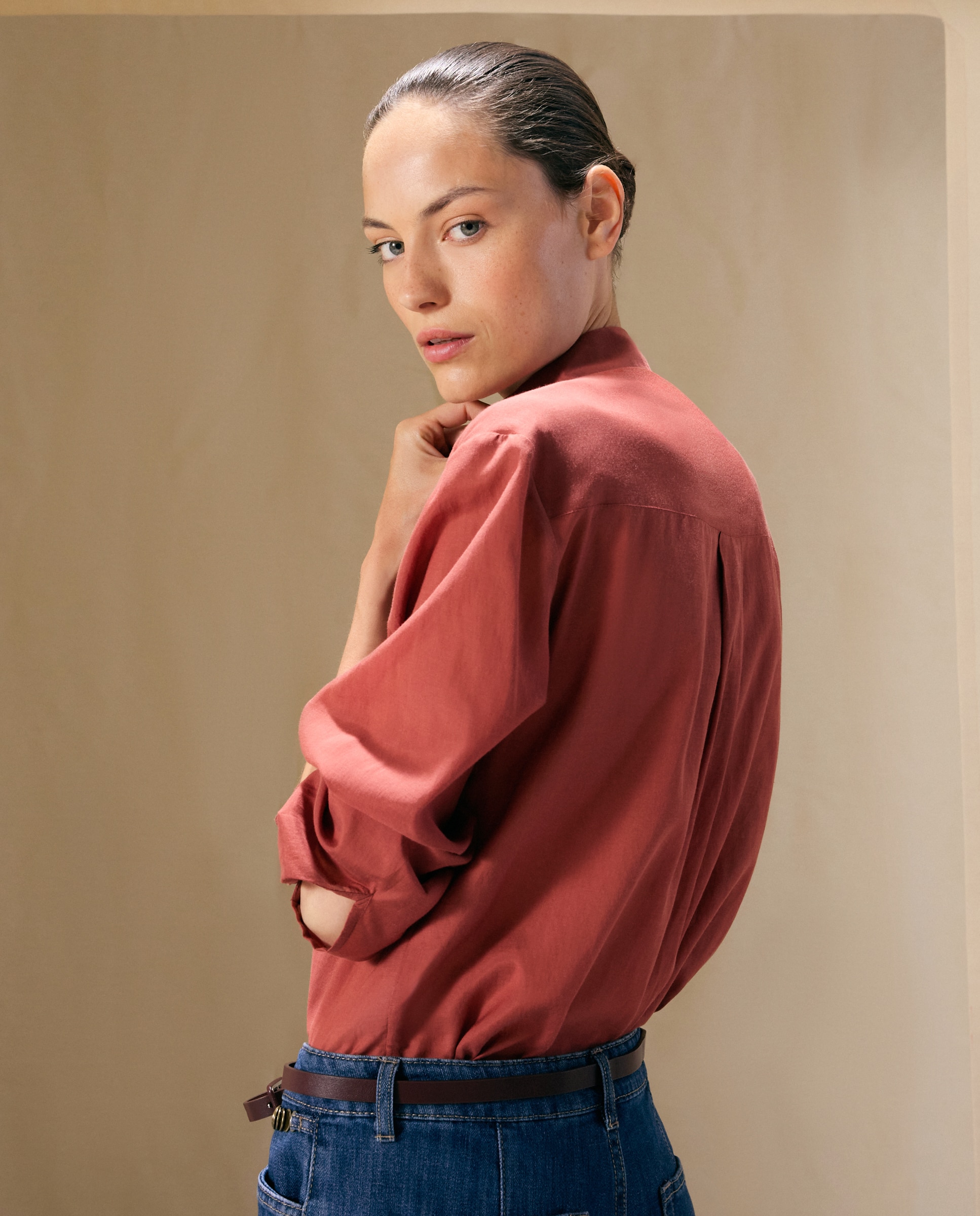 Blusa com Colarinho de Camisa e Contas 770 Terracota-3
