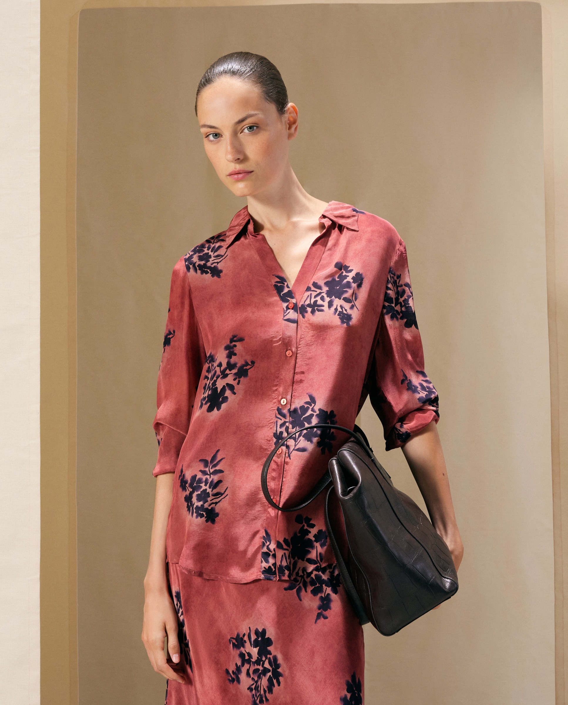 Imagem 0 de Blusa em Crepe com Bouquet