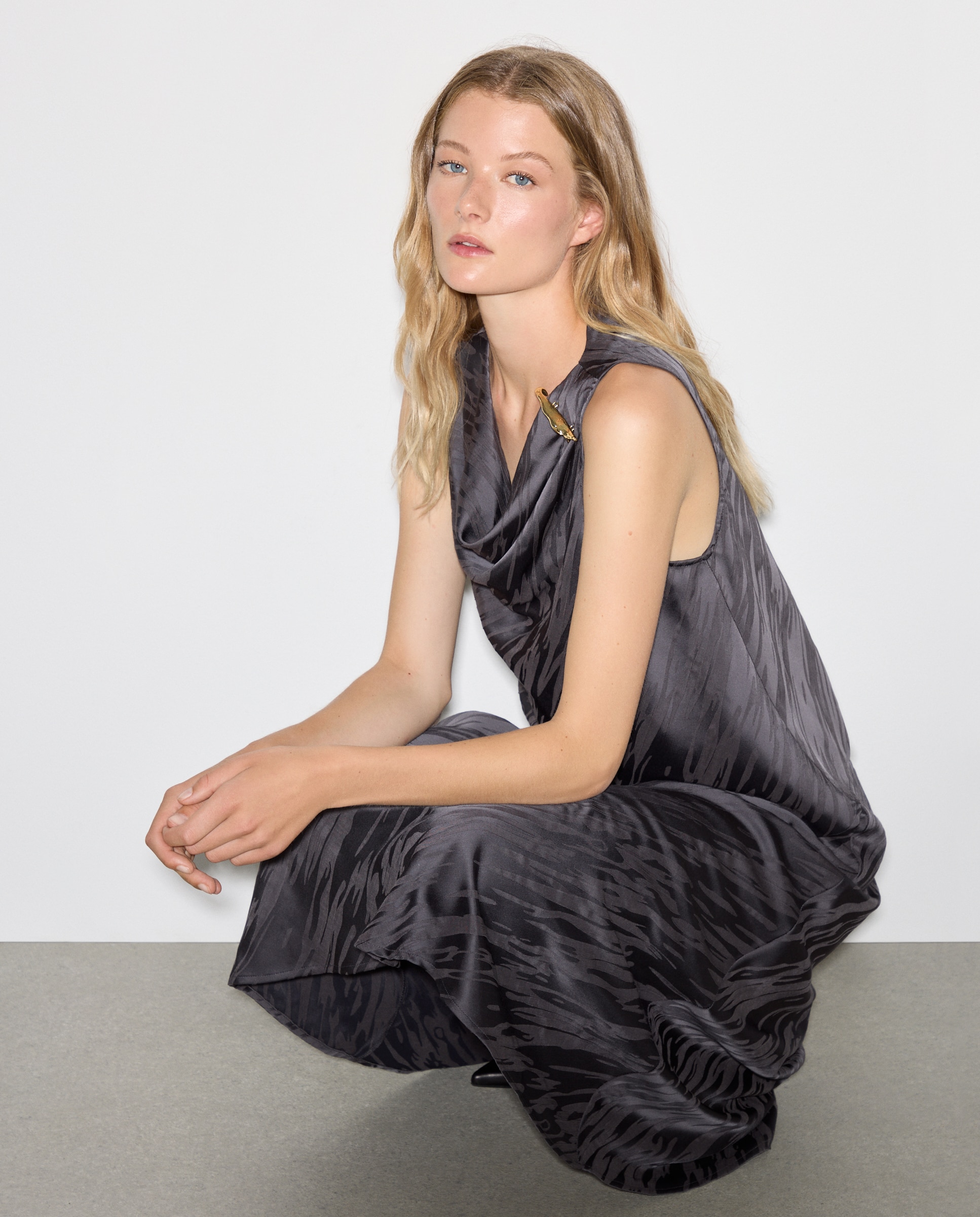 Top Liso sem Mangas Chumbo-1