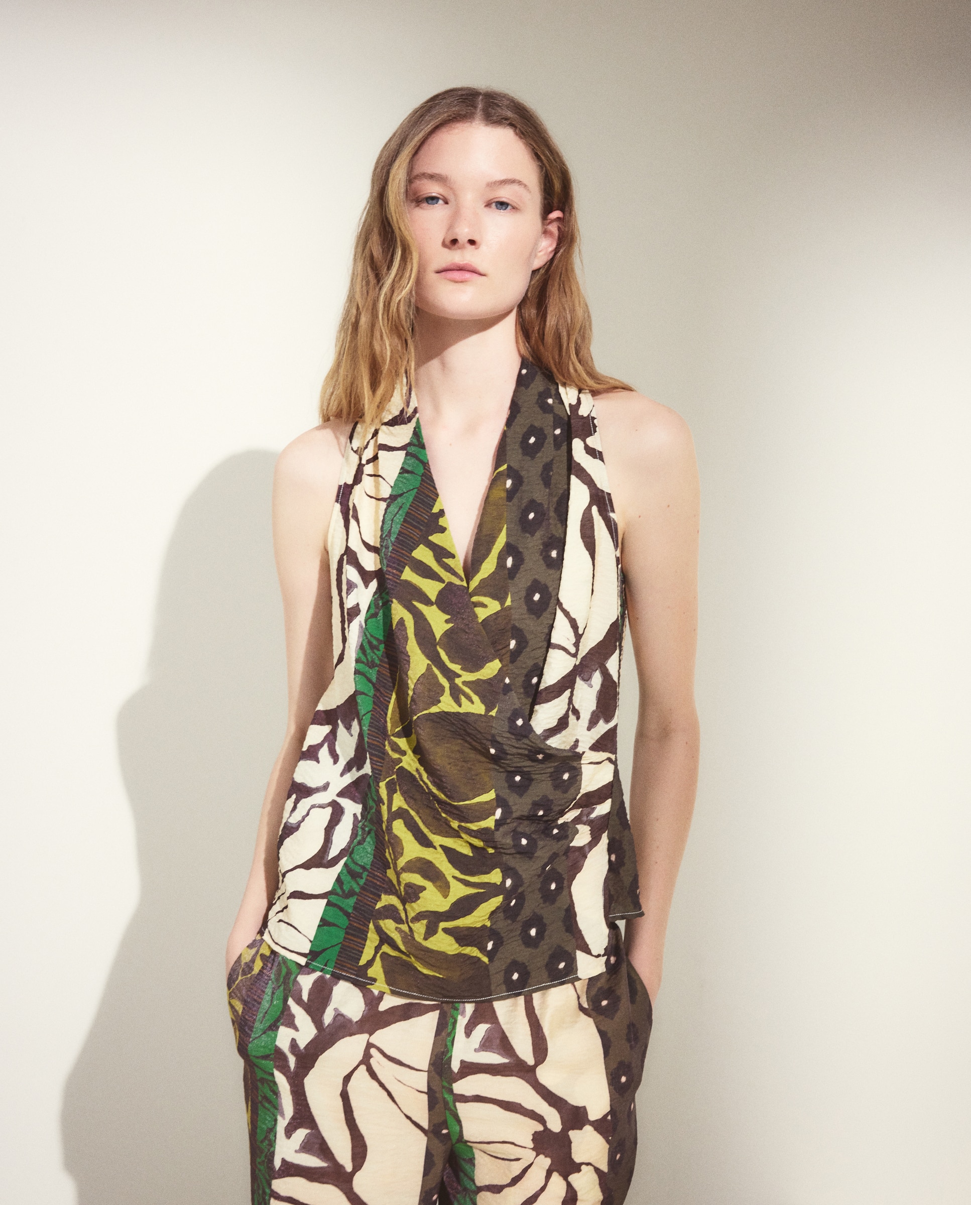 Imagem 0 de Top Estampado com Gola Halter
