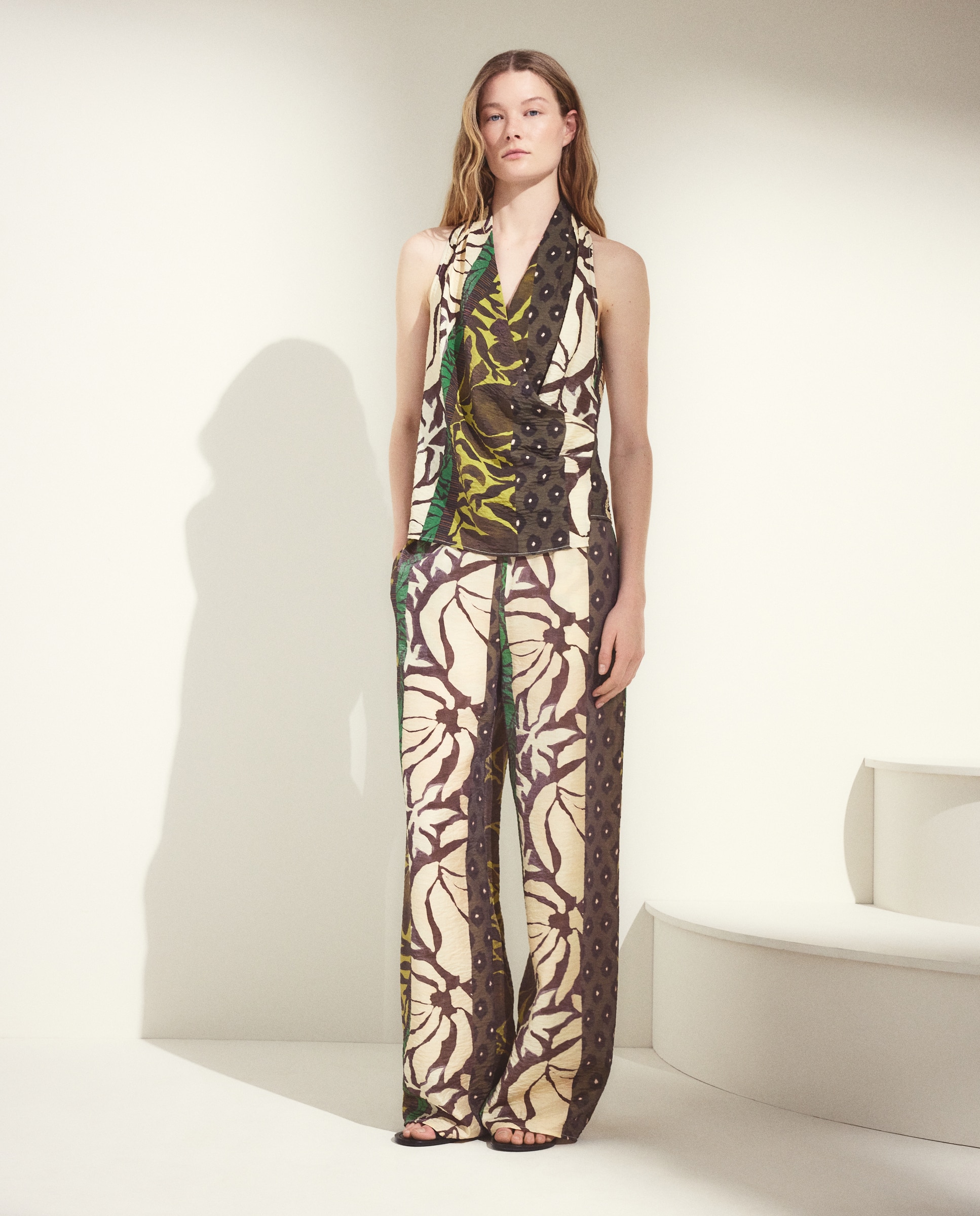 Top Estampado com Gola Halter Verde-2