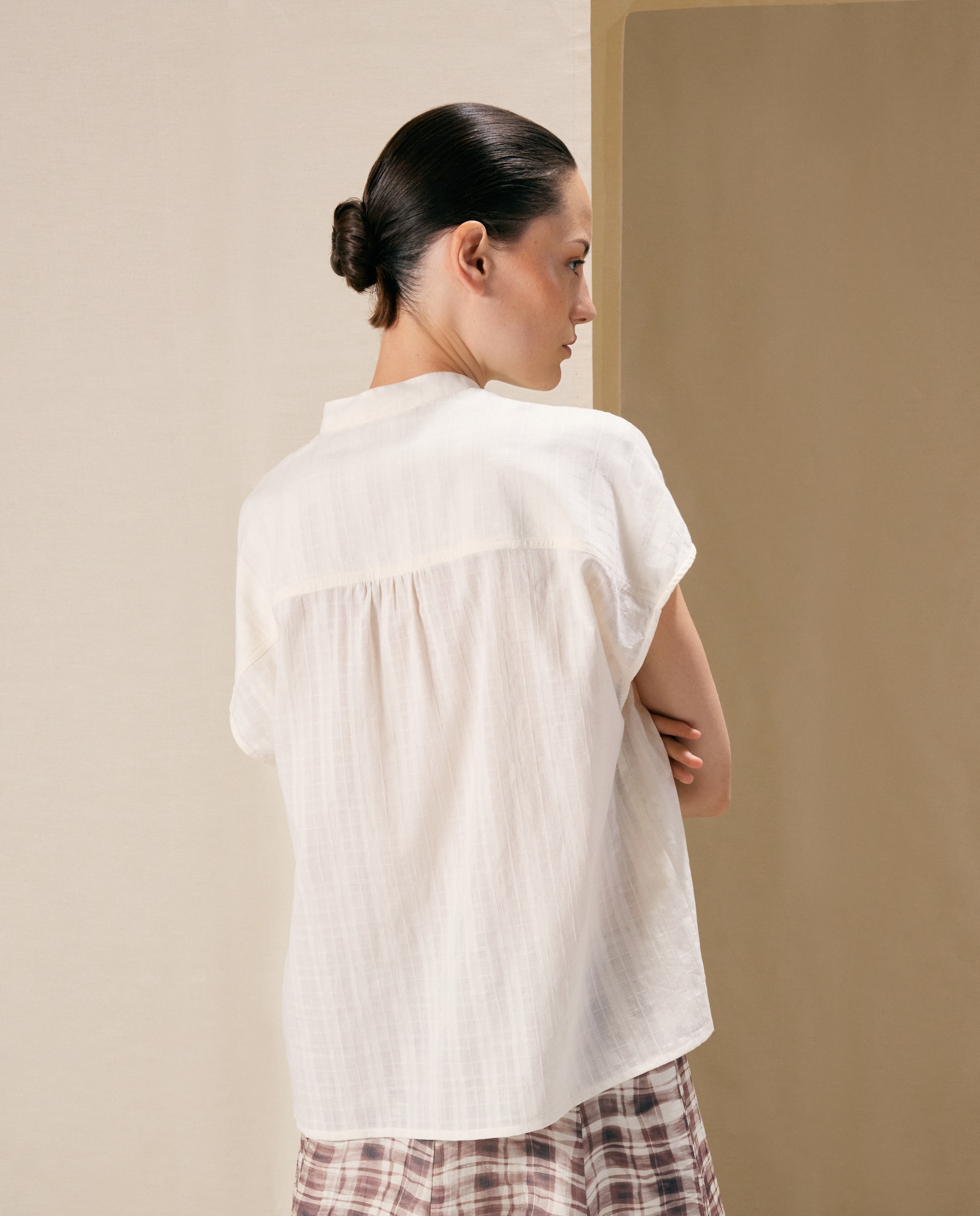 Imagen 3 de Blusa de mujer cuello mao cuadrille - Woman El Corte Inglés - 120 Crudo 120 Crudo