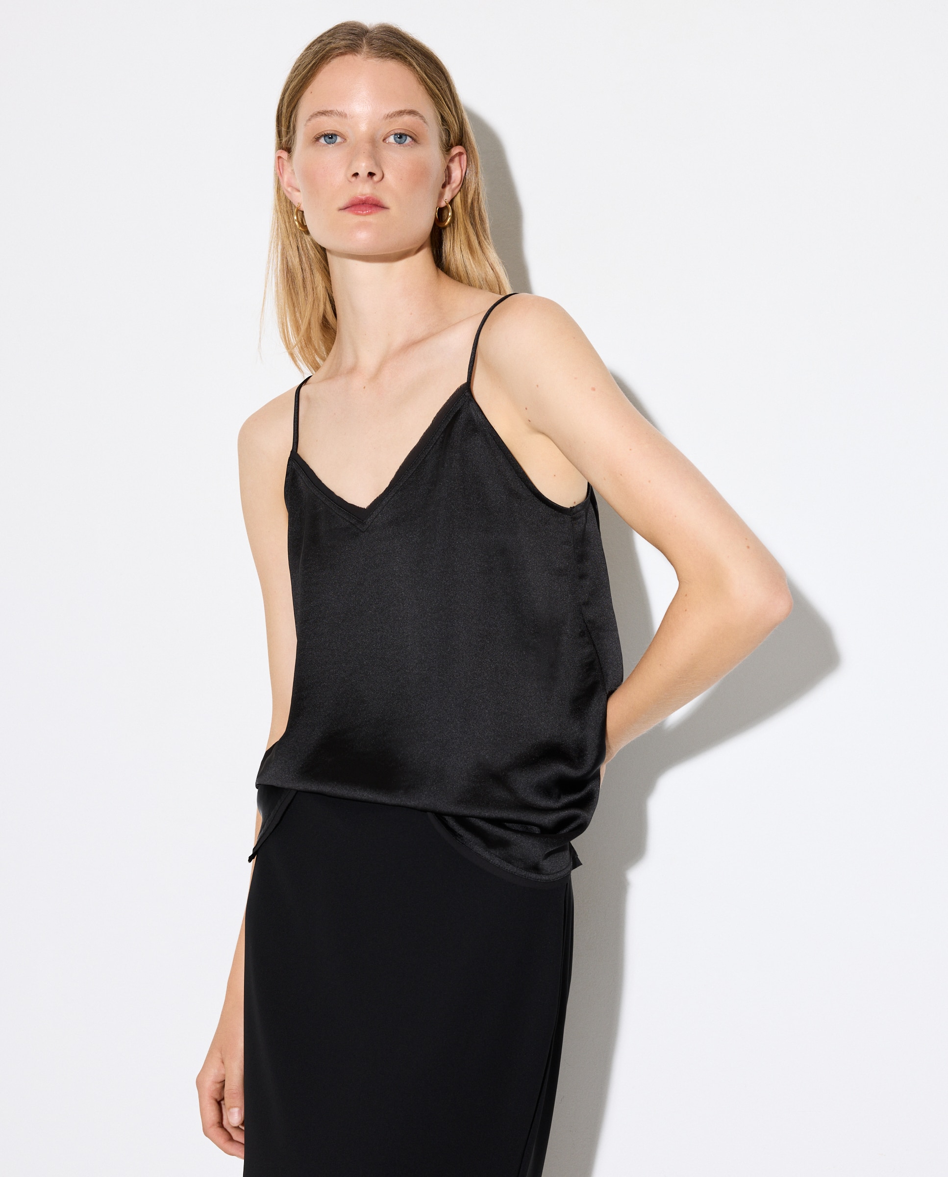 Blusa Rendilhada Acetinada Preto-2
