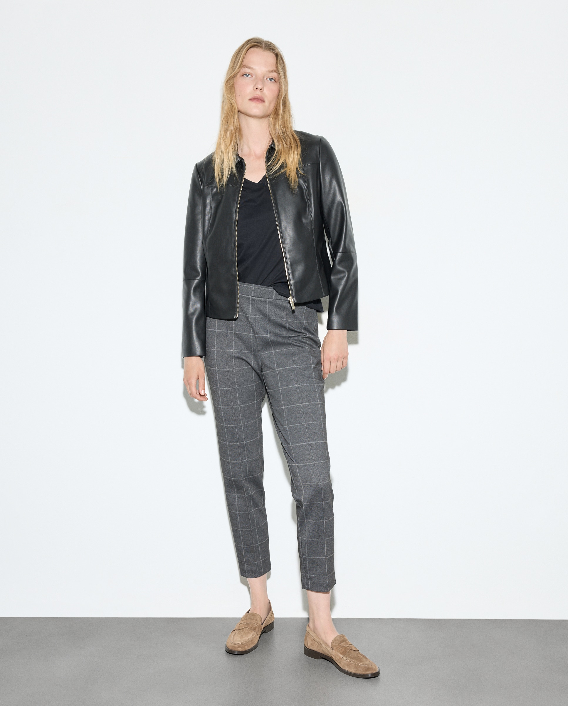 T-shirt básica de mulher com manga curta Preto-2