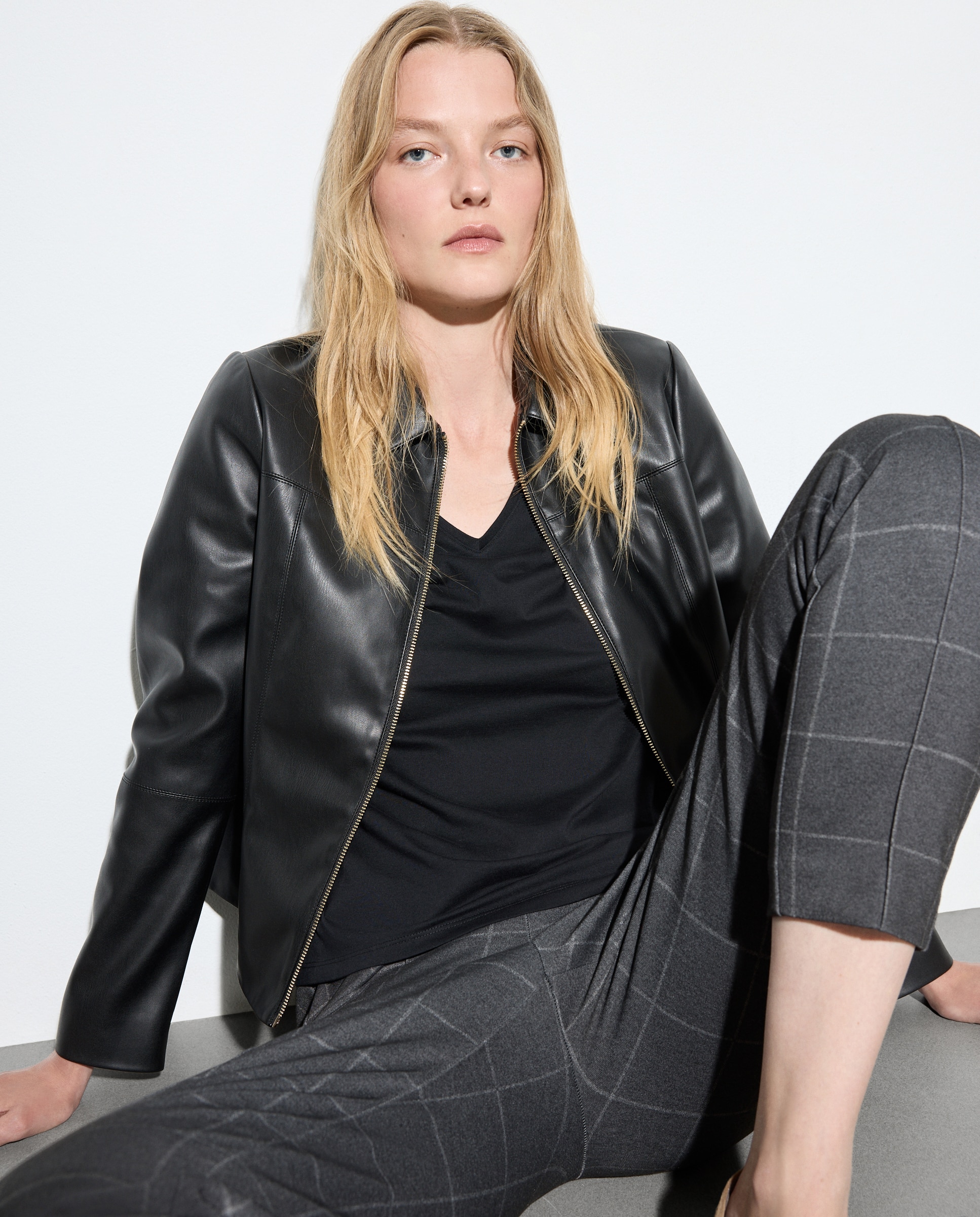 T-shirt básica de mulher com manga curta Preto-4