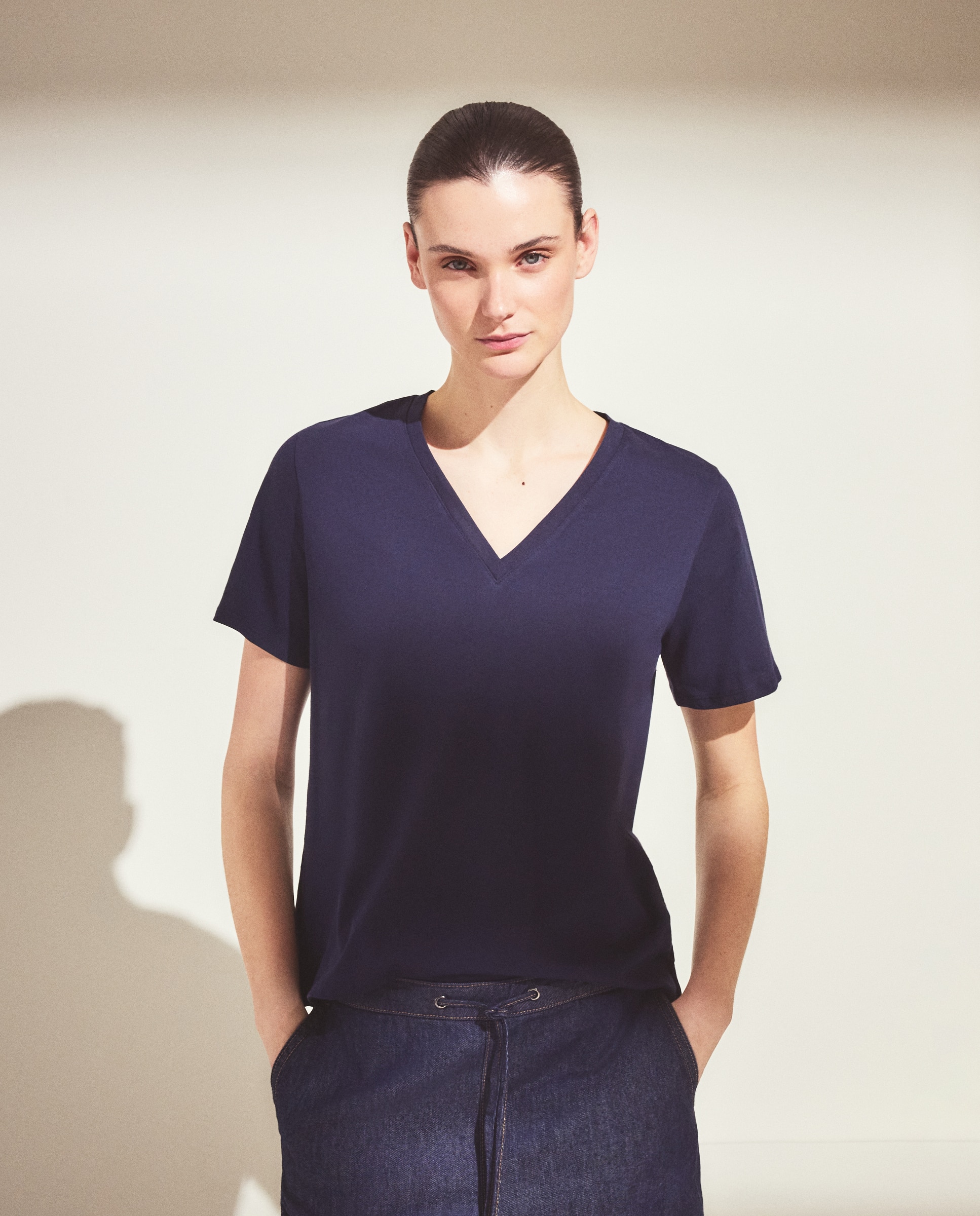 Camiseta de mujer de manga corta y cuello pico - Woman El Corte Inglés - Azul marino Azul marino-1