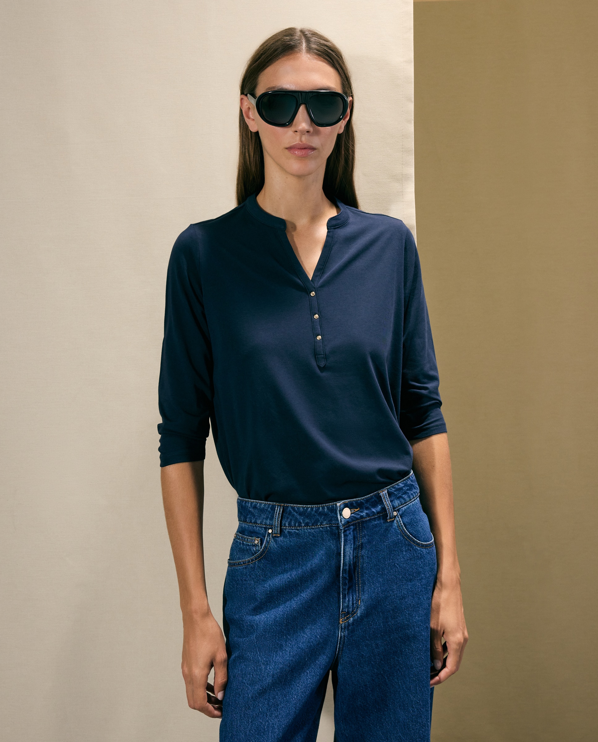 Imagen 1 de Camiseta de mujer con manga larga y cuello panadero - Woman El Corte Inglés - Azul marino Azul marino