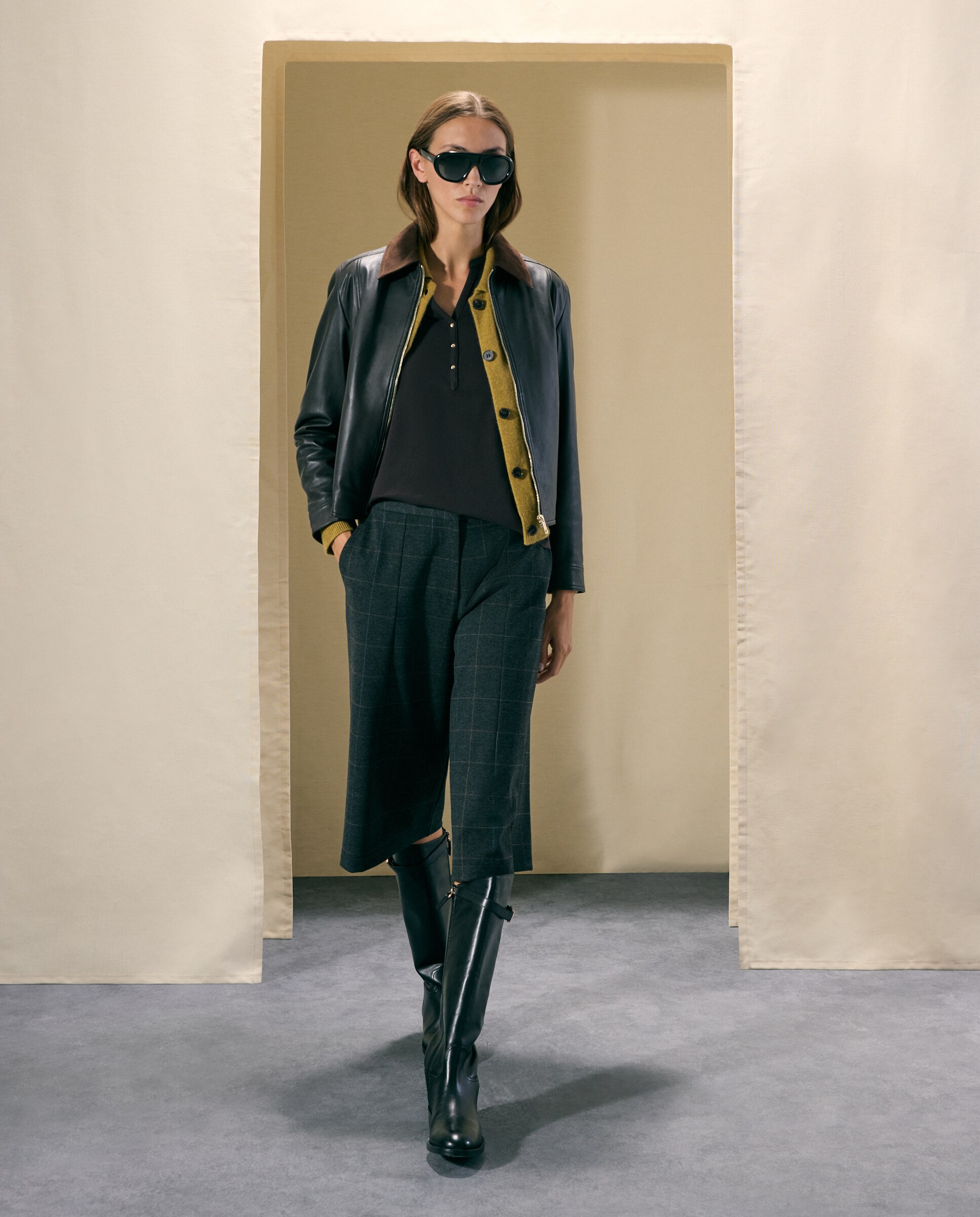 Imagen 3 de Camiseta de mujer con manga larga y cuello panadero - Woman El Corte Inglés - Marrón Marrón