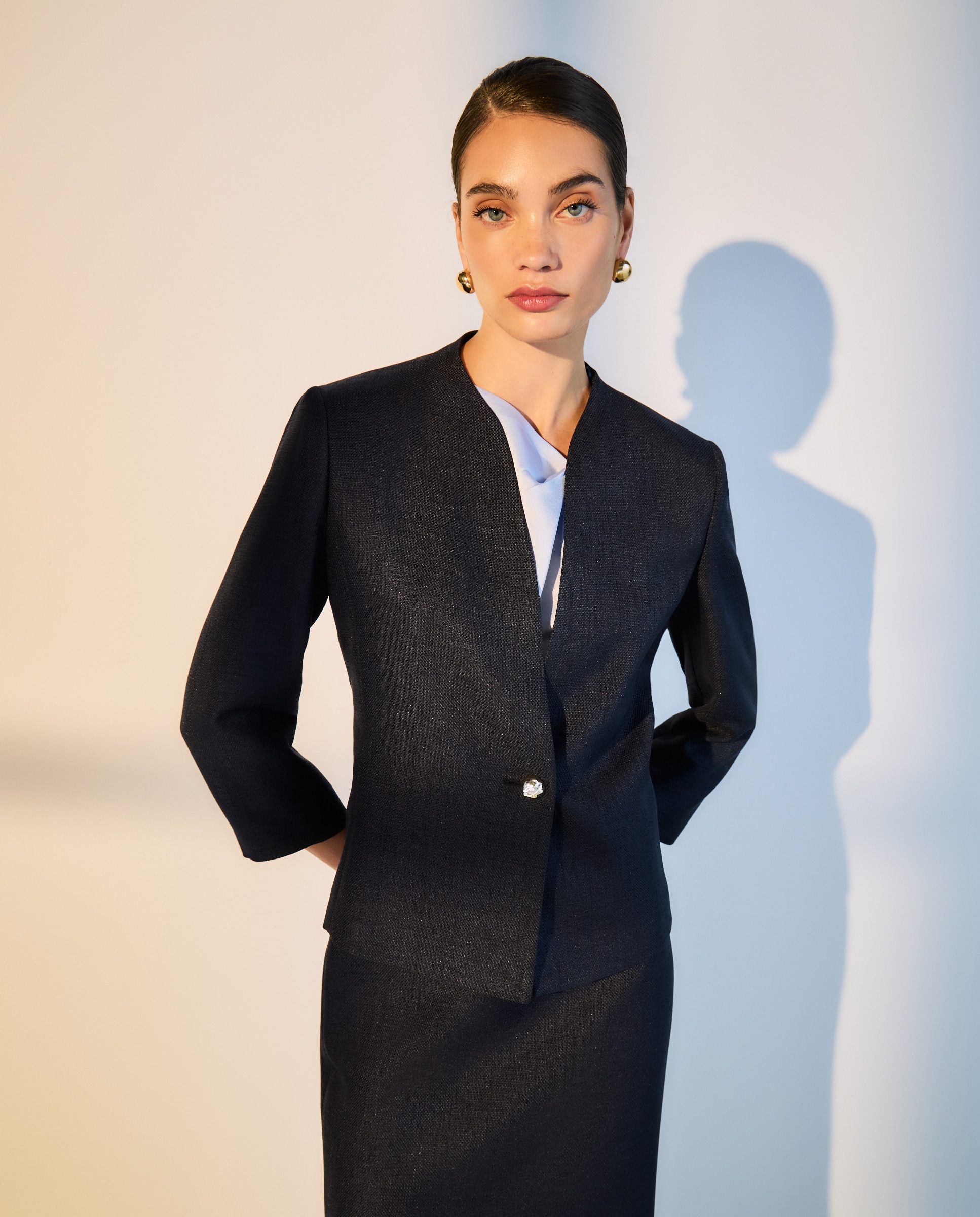 Imagem 0 de Blazer Curto Liso com Textura