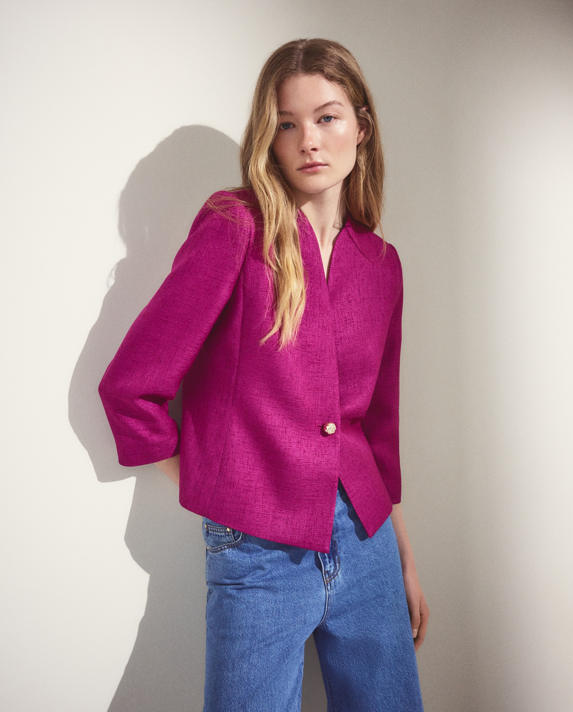 Imagem 0 de Blazer Curto Liso com Textura