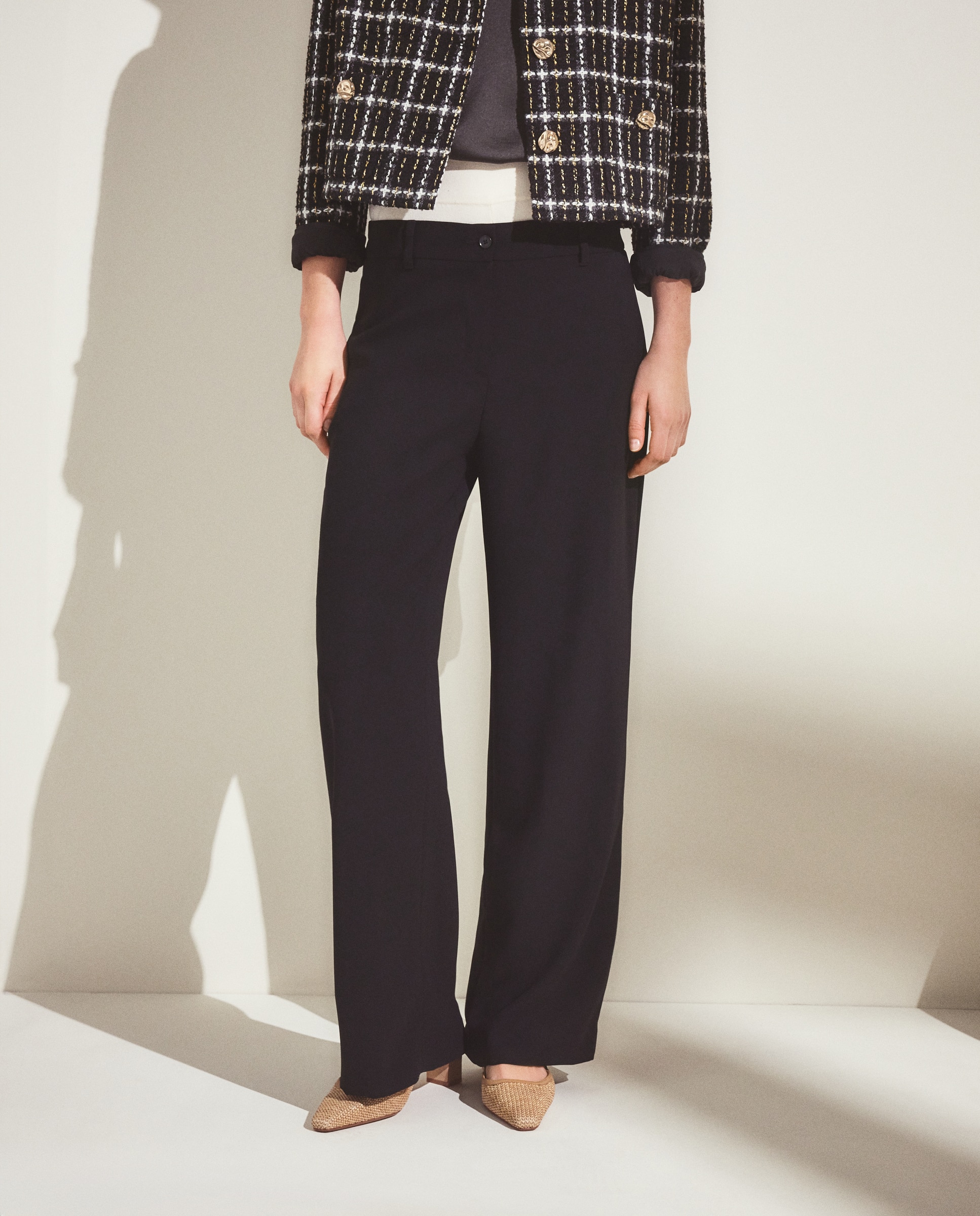Pantalón de mujer liso ancho con trabillas y botón delantero - Woman El Corte Inglés - Negro Negro-2