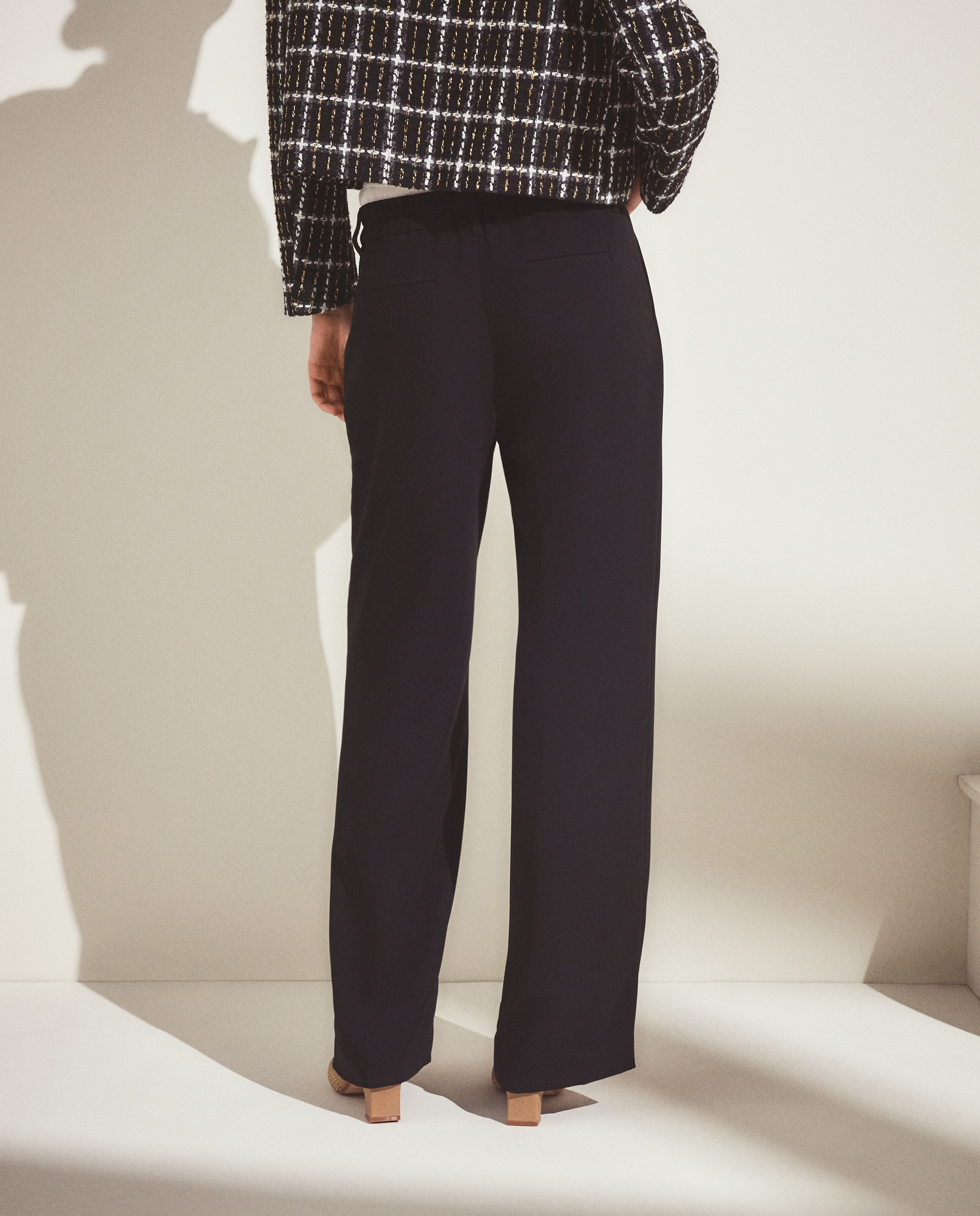 Pantalón de mujer liso ancho con trabillas y botón delantero - Woman El Corte Inglés - Negro Negro-3