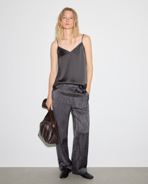 Imagem 0 de Calças Formais de Poliéster Liso