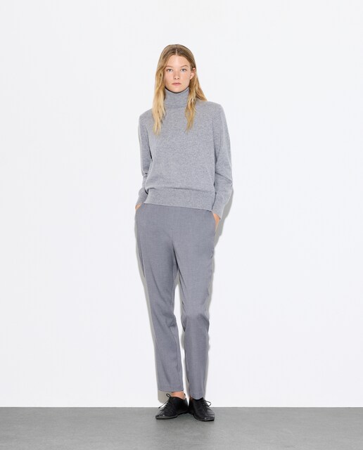 Imagem 0 de Calças Lisas Semi Skinny com Elástico