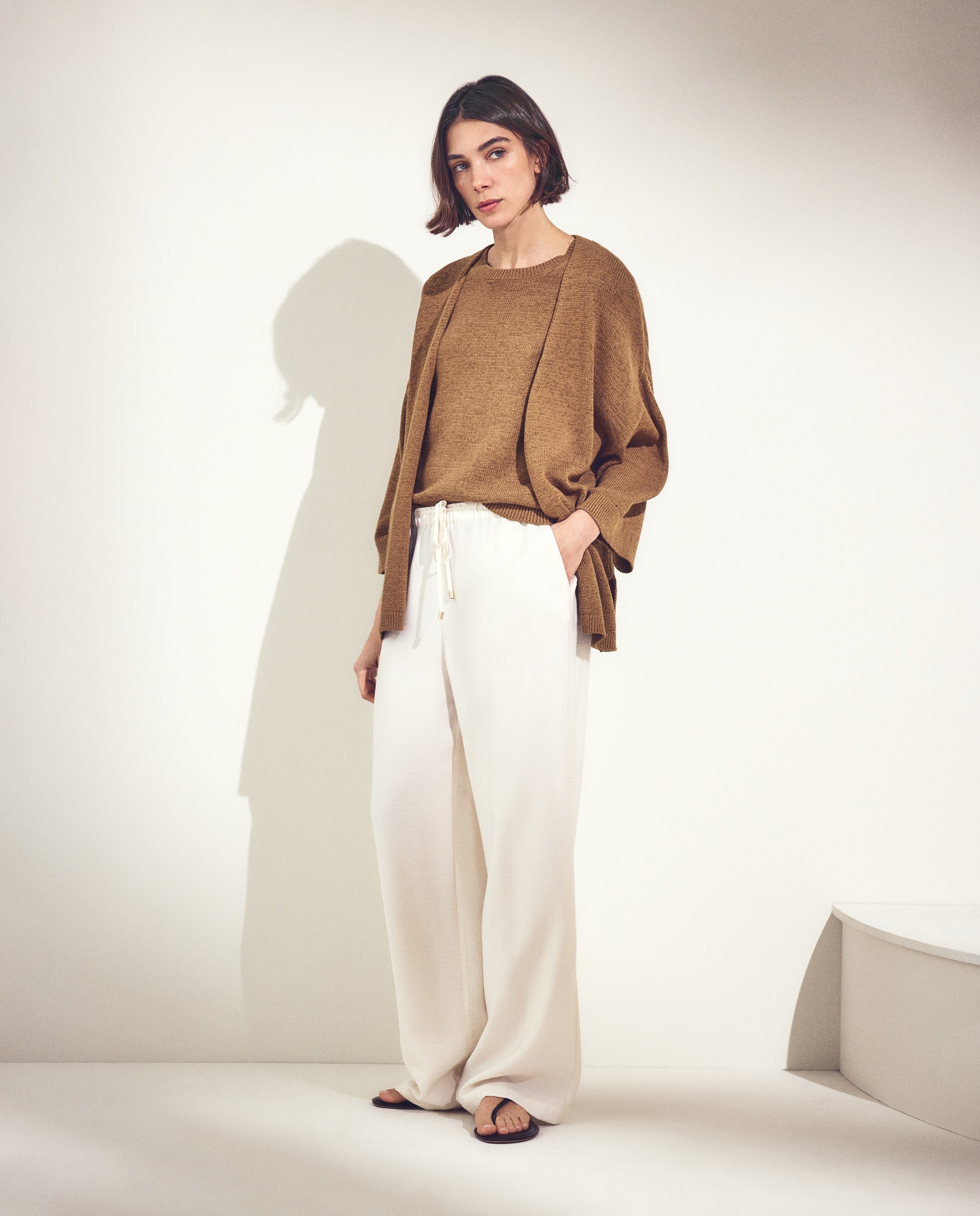Imagen 0 de Pantalón estilo pijama de mujer en color liso 120 Crudo