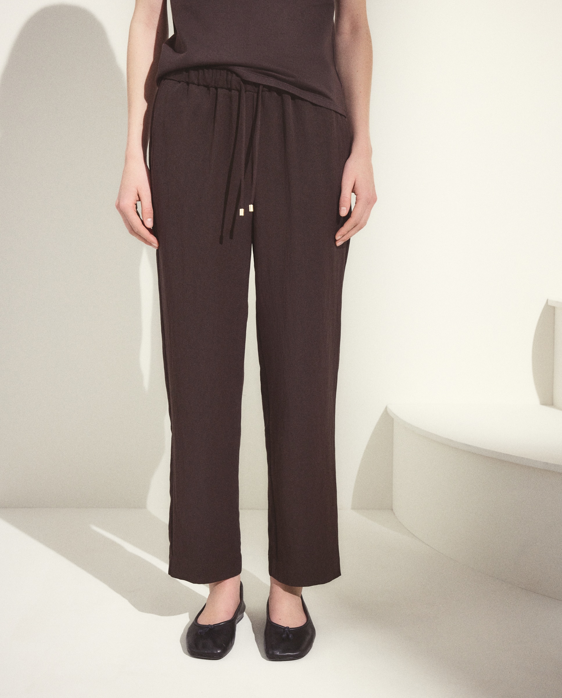 Joggers Lisas Crinkle Castanho-2