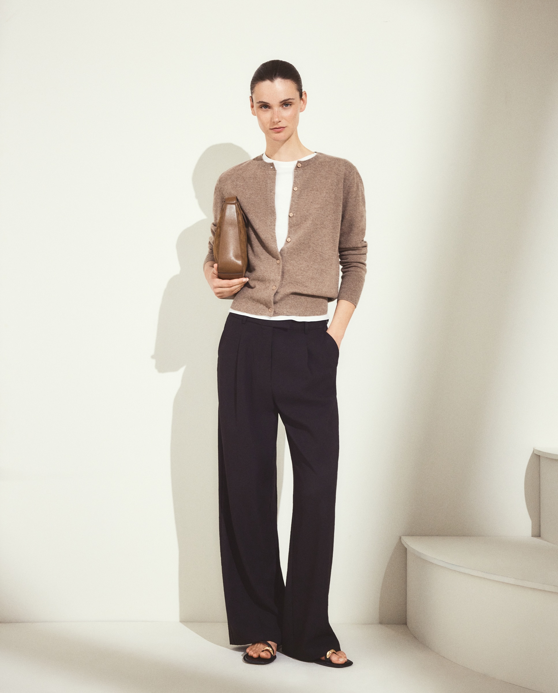 Imagen 1 de Pantalón de mujer ancho con pliegue tumbleado - Woman El Corte Inglés - Negro Negro