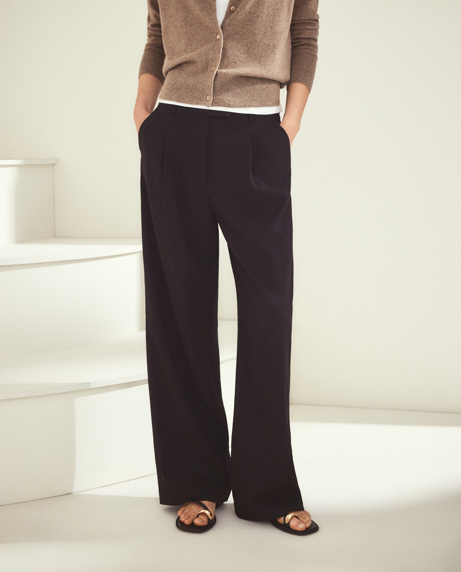 Imagen 2 de Pantalón de mujer ancho con pliegue tumbleado - Woman El Corte Inglés - Negro Negro