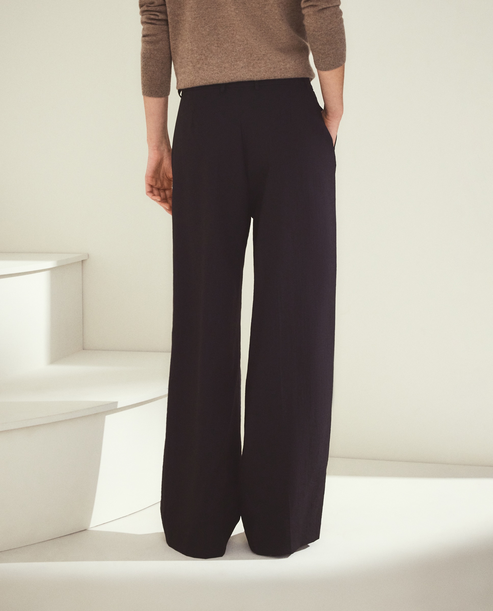 Imagen 3 de Pantalón de mujer ancho con pliegue tumbleado - Woman El Corte Inglés - Negro Negro
