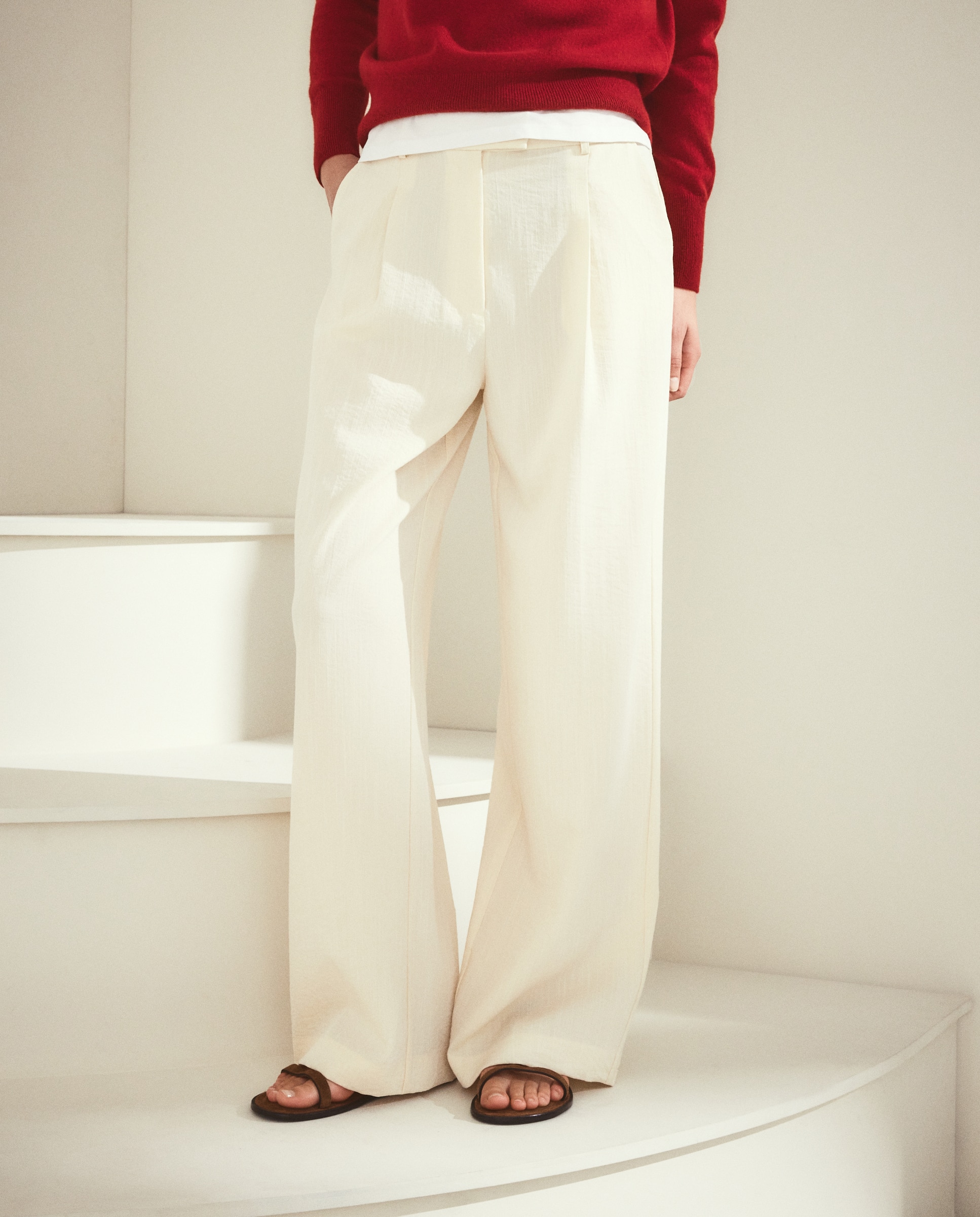 Imagen 2 de Pantalón de mujer ancho con pliegue tumbleado - Woman El Corte Inglés - 120 Crudo 120 Crudo