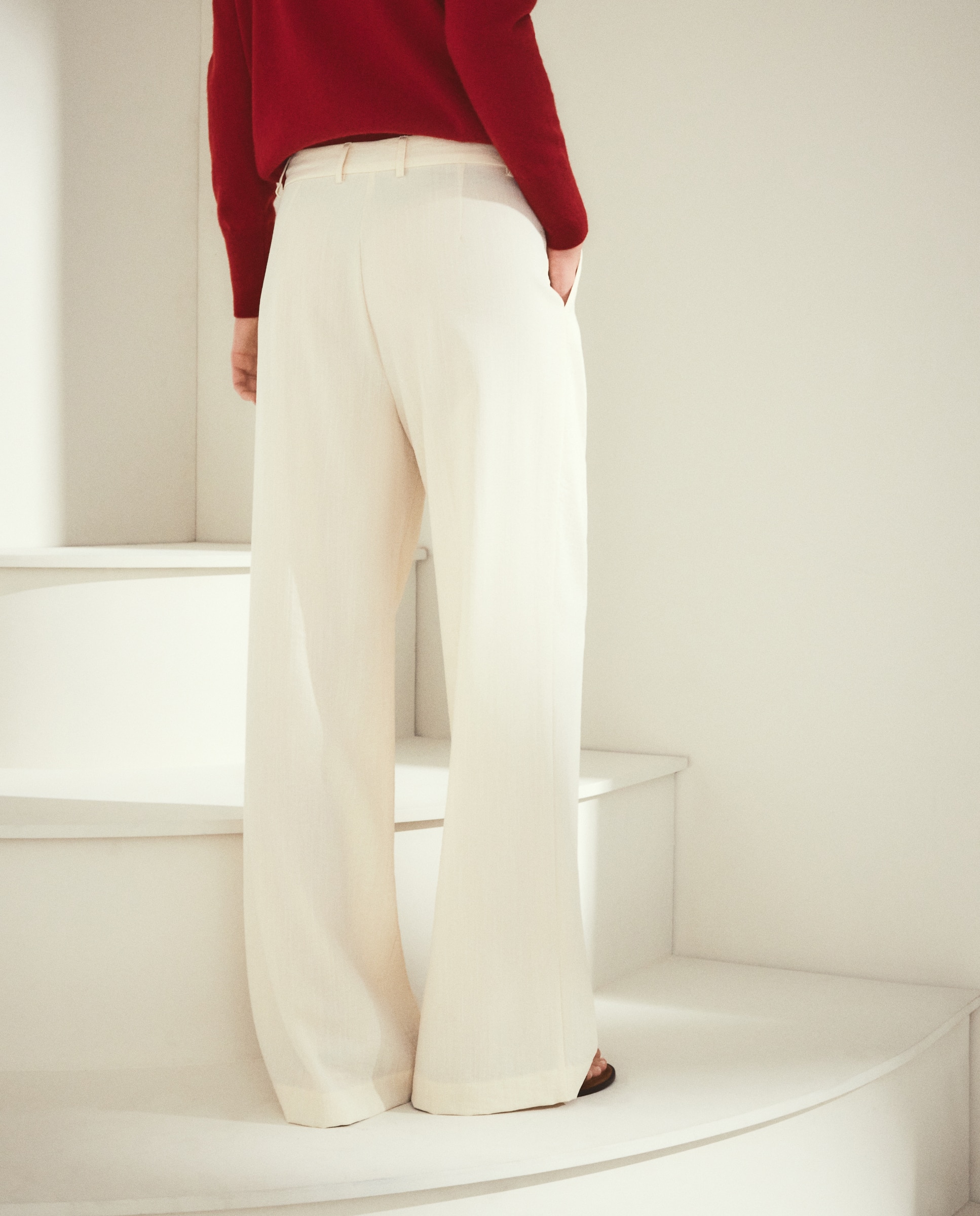 Imagen 3 de Pantalón de mujer ancho con pliegue tumbleado - Woman El Corte Inglés - 120 Crudo 120 Crudo