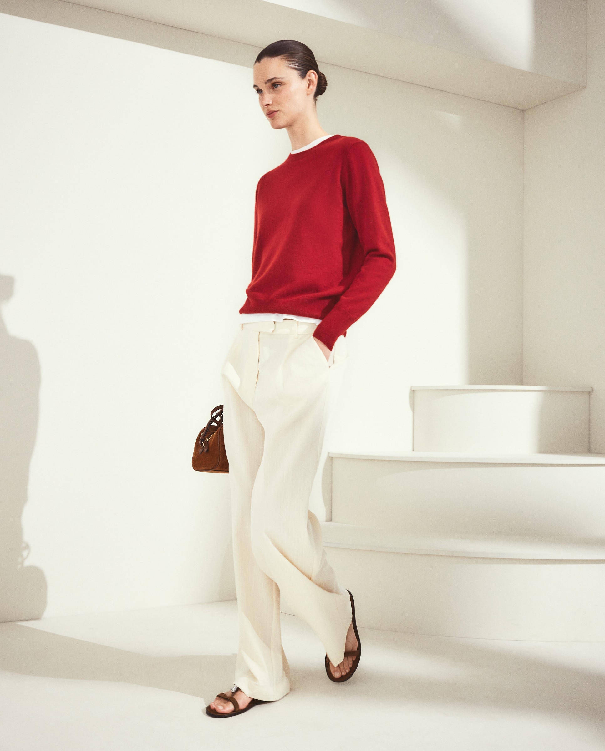 Imagen 4 de Pantalón de mujer ancho con pliegue tumbleado - Woman El Corte Inglés - 120 Crudo 120 Crudo