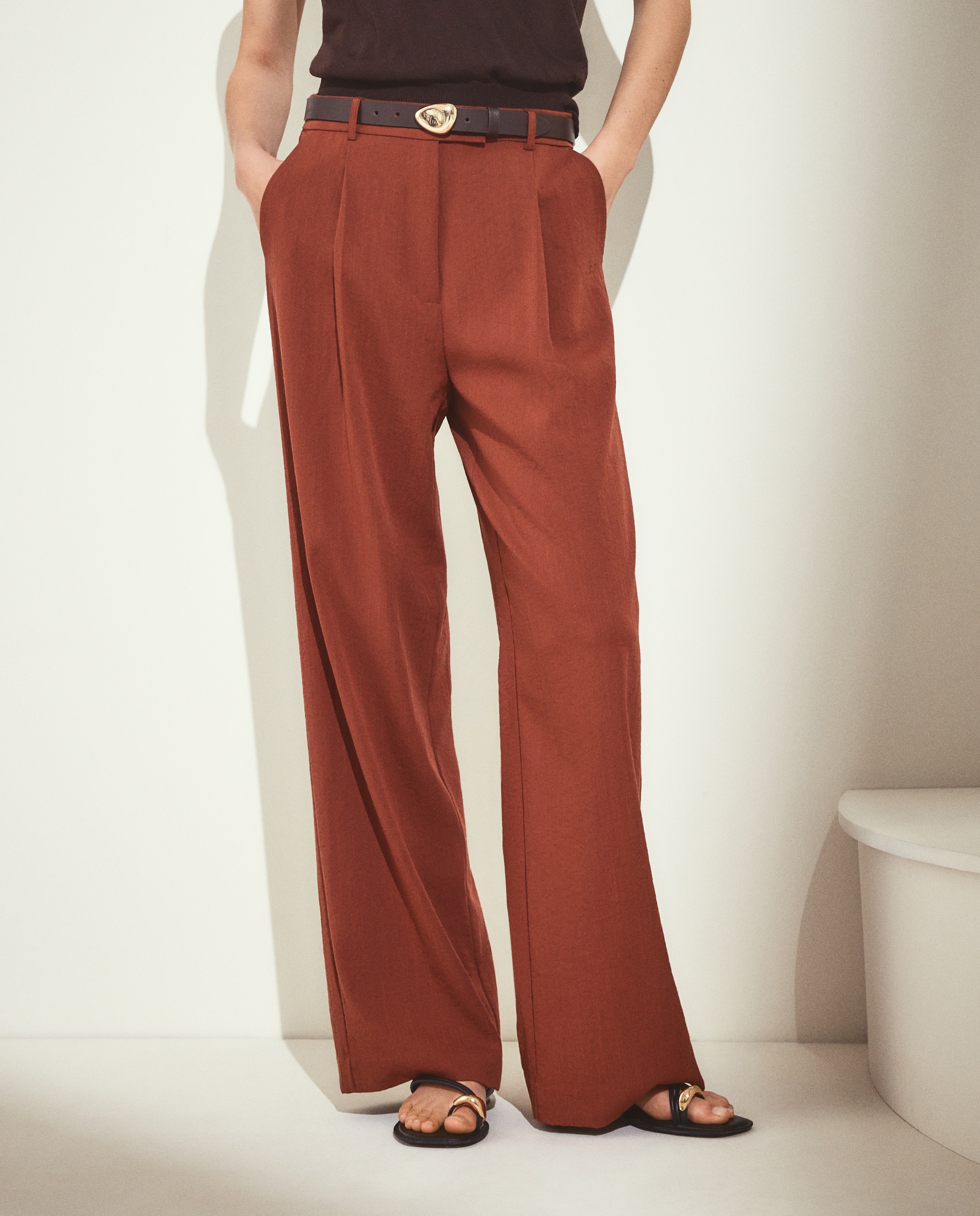 Imagen 2 de Pantalón de mujer ancho con pliegue tumbleado - Woman El Corte Inglés - 770 Terracota 770 Terracota