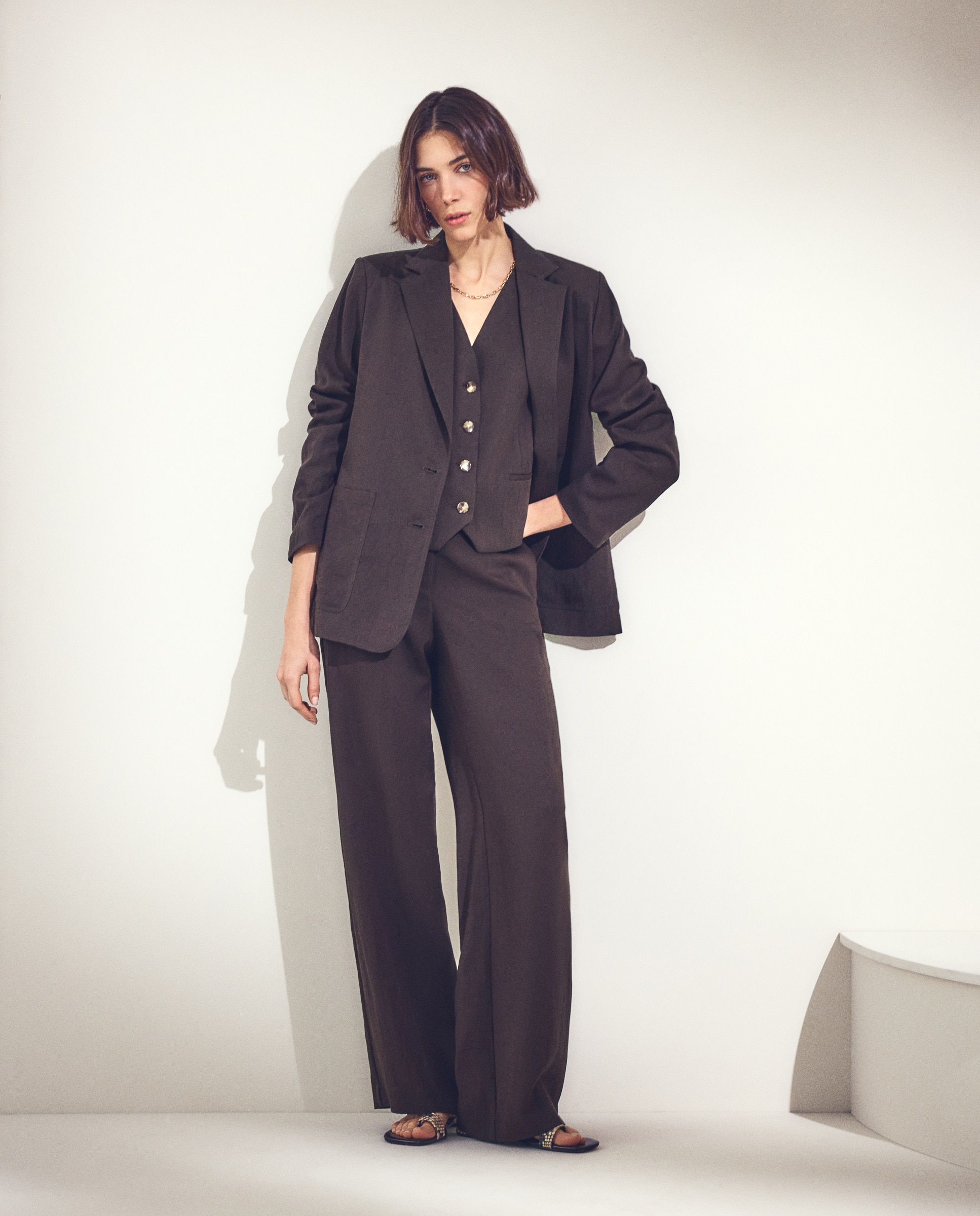 Pantalón ancho liso de mujer de crinkle - Woman El Corte Inglés - Marrón Marrón-1