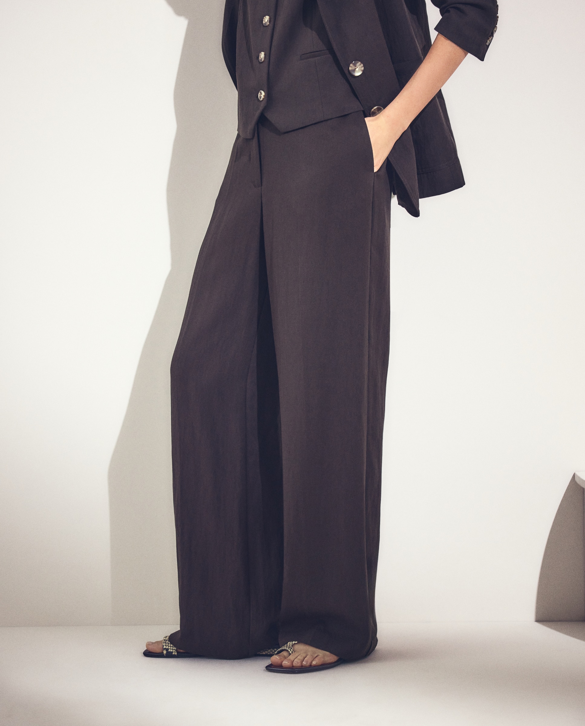 Pantalón ancho liso de mujer de crinkle - Woman El Corte Inglés - Marrón Marrón-2