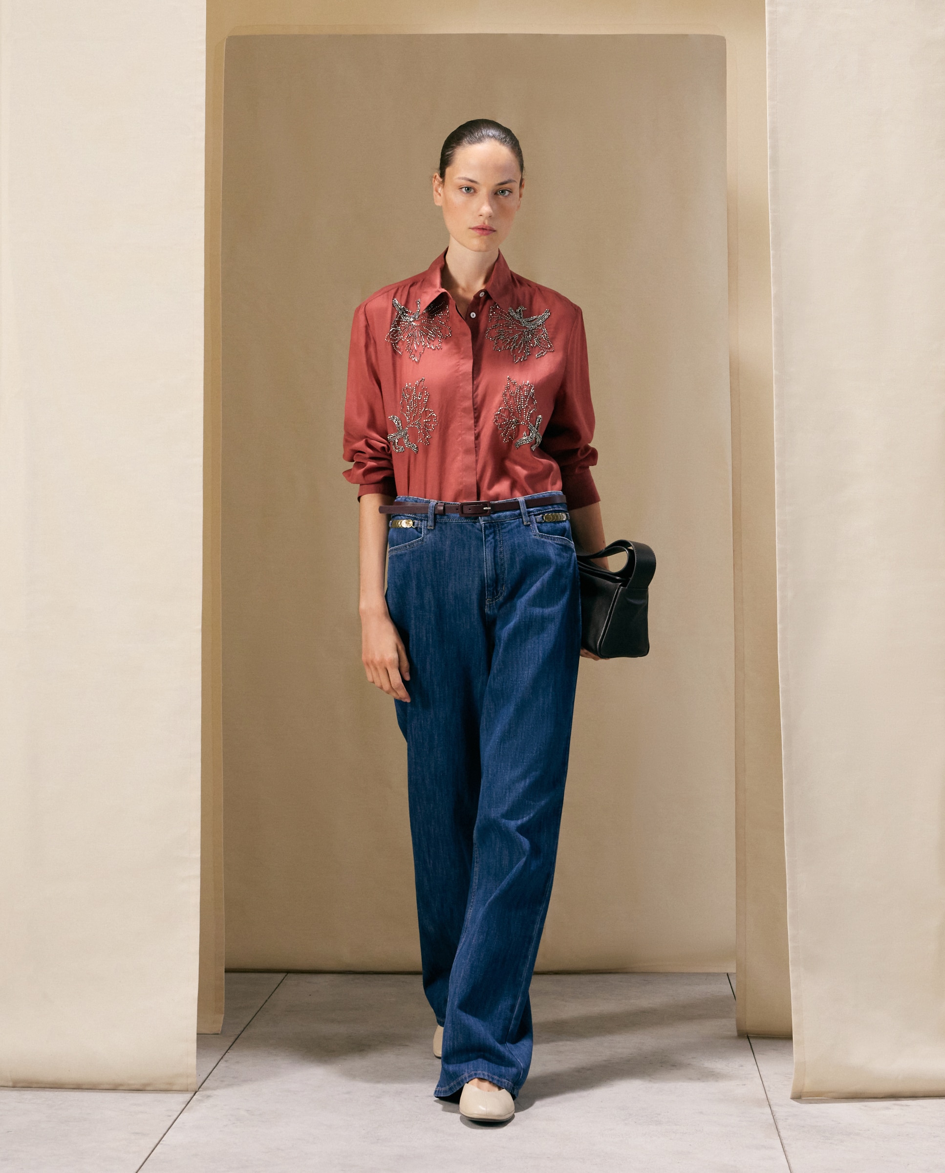 Imagen 1 de Pantalón denim con cadenita de mujer - Woman El Corte Inglés - Lavado medio Lavado medio