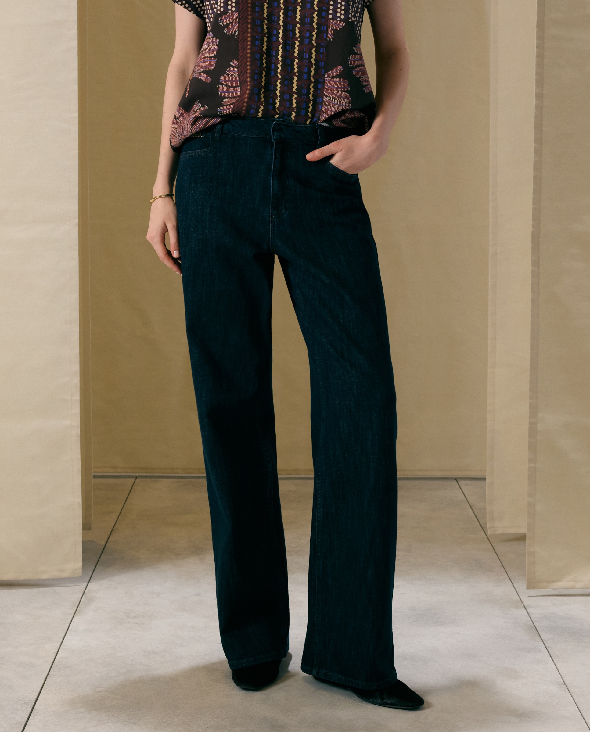 Jeans com Corrente Azul Suave-2